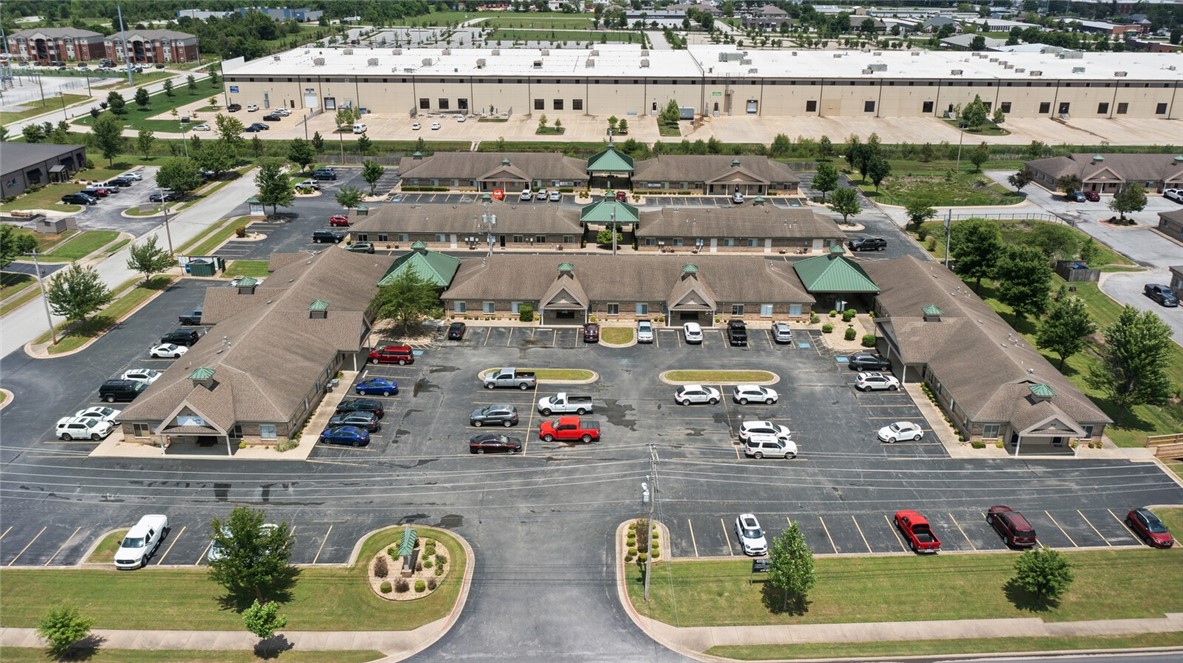 Oak Trace 1 - Commercial Lease