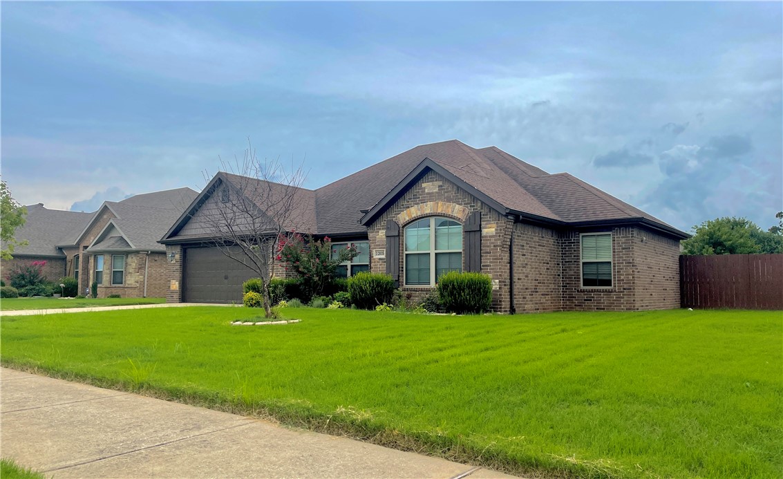 Highly sought after Bentonville School District and amazing Bville location that's at the heart of NWA.
Neighborhood boasts homes in the $600K Range. So your investment is solid and comps are high. Getting into this addition for under $400K is rare, yet here is your chance.
Community Pool & playground ready to relax by on those hot summer days.
Walk to the Bville Community Center with all itās amenities, pools, ball courts, exercise classes and other indoor activities ! So awesome ! Walk to the local Bville elementary school, as well.
Kitchen has great storage and layout. Open floor-plan provides an entertaining environment for parties, holidays and the big game ! Wood floors, stainless steel appliances and a split floor plan awaits.
Large backyard is ready to entertain, garden or just play a game of catch.
Don't miss your chance to be in one of the most appreciating additions in all NWA. The Bentonville school district is always at the very top !