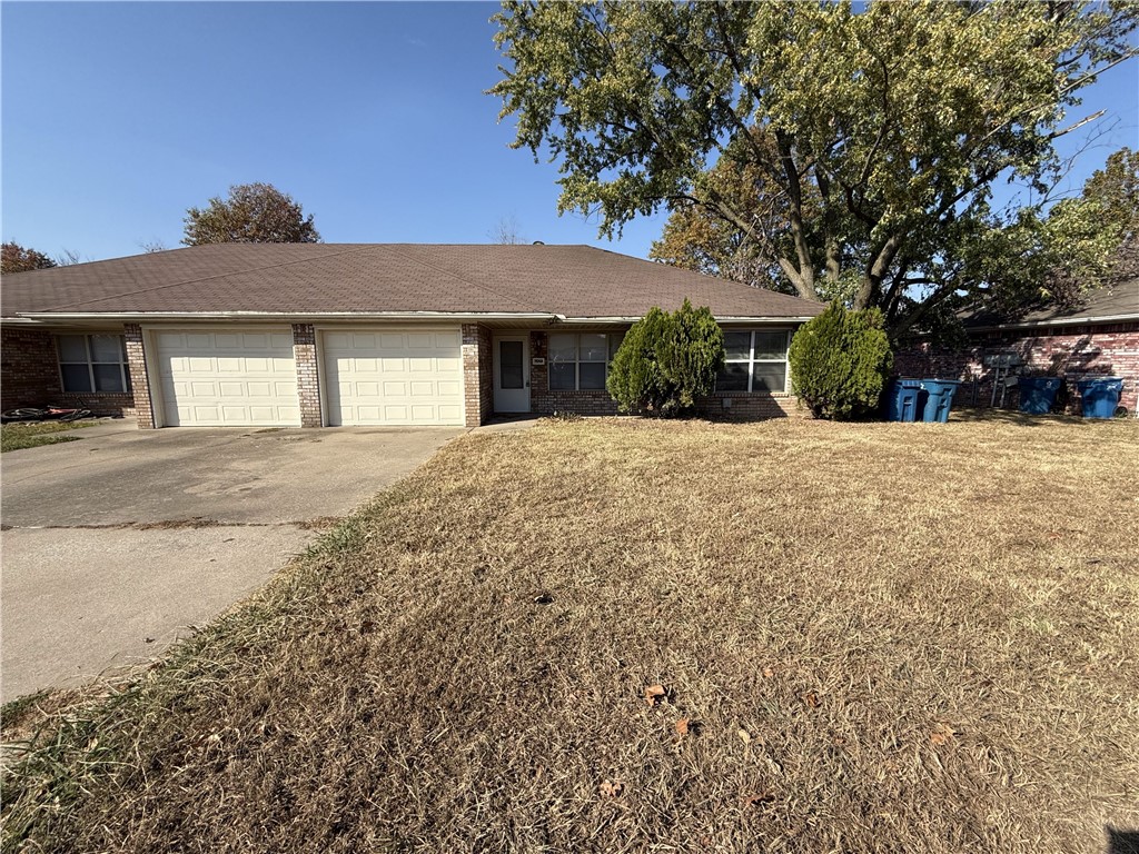 Welcome to your new home within a couple football fields to the new Walmart Home Office. This 2 bed 2 bath duplex is perfect for anyone looking to be in the heart of Bentonville. It has everything you would need including Washer, Dryer and Refrigerator. Don't miss your opportunity to call it home!