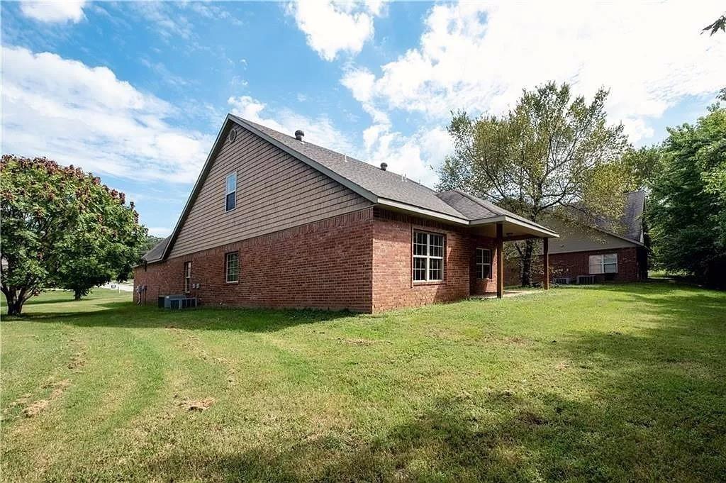 Hickory Glen Sub - Residential Lease