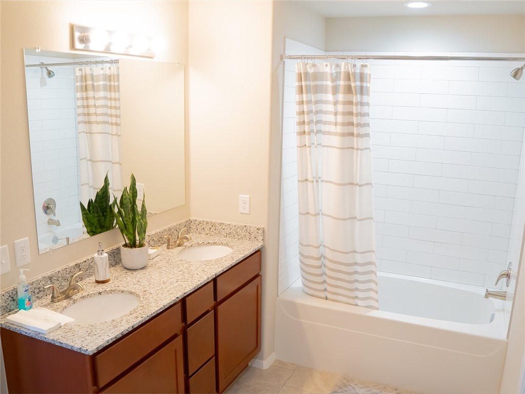 WALNUT HILL SUB PH IV-PEA RIDGE - Residential