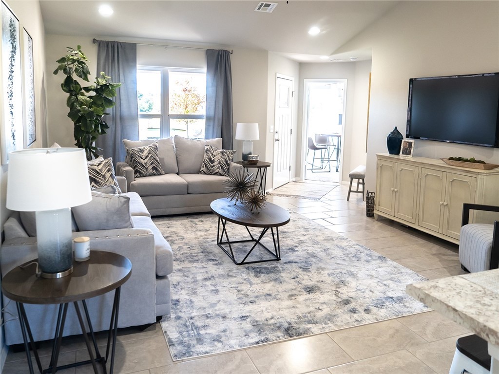 WALNUT HILL SUB PH IV-PEA RIDGE - Residential