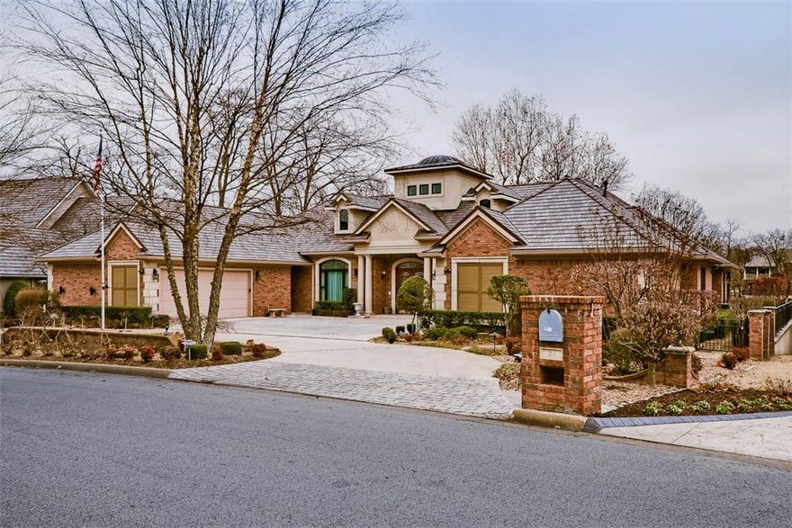 Golf front home in Pinnacle Sub - Unique home like you have never seen before. Large one level with lots of possibilities. 3 bedrooms, 3.5 baths, 2 living areas, 2 libraries, wet bar, eat-in kitchen, formal dining, electric drapes, wood floors, built-ins, tons of storage, 4 car side load garage, great entertaining area on back patio overlooking gold course, infiniti pool, hot tub, multiple sitting areas covered & uncovered. Indoor lap pool off master bath, master walk-in closet serves as a safe room.