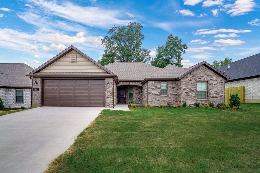 Seller will pay up to $2,500 of Buyers Closing Costs with Approved Lender. Customize the house of your dreams! Pick your paint color, granite, tile, hardwood and more! More houses to start- get in early to pick your brick and exterior colors! New Construction spacious home in the beautiful new subdivision of Summer View. Enjoy the open, light and bright living room with gas fireplace. One story home with eat-in kitchen overlooking backyard & covered patio. Kitchen has tons of counter space with granite, cabinets with storage and pantry. Perfect floorplan for entertaining. Spacious master bedroom with large master bathroom. Master bath has tub, walk-in tile shower and walk-in closet. 4th bedroom would be a perfect office! Great secluded backyard!