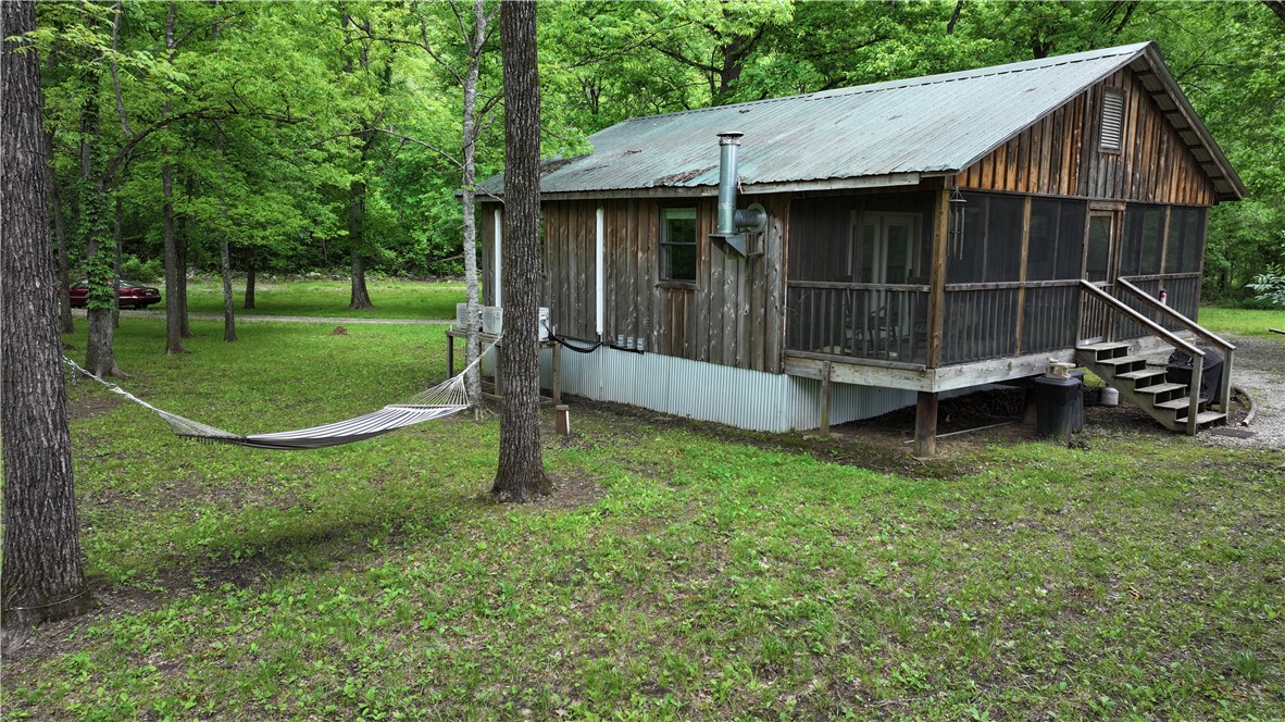 Gorgeous cedar cabin with stunning White River views on 3 acres! This well-maintained home offers rustic charm and modern comfort. Features include a cozy wood-burning stove, updated 3 mini-split HVAC units, and multiple decks overlooking the river. Offered fully furnished, it's ready for immediate move-in or turnkey use as a short-term rental. The interior offers an open living area, and warm natural light. Enjoy peaceful mornings on the screened-in porch, world-class trout fishing nearby, and all the beauty the Ozarks has to offer. Ideal as a full-time residence, vacation home, or income-producing property. Quiet, private location yet close to amenities in Calico Rock and Norfolk. Donāt miss this unique opportunity to own a river-view retreat!