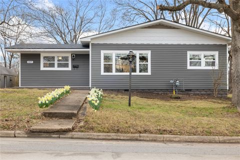 Photo of 407 N Maple, Harrison, AR 72601 (MLS # 1338147)