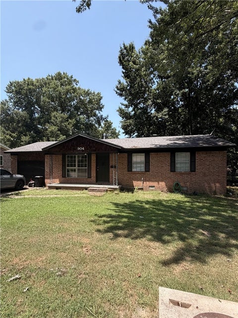 Photo of 904 Olive Drive, Clarksville, AR 72830 (MLS # 1354994)