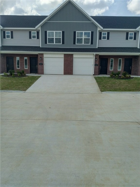 Brand New Executive Rentals in the heart of NWA close to the best shopping, dining, and entertainment. Home features 3 bedrooms, 2.5 bathrooms, 1 car garage, all appliances, nice back patio for entertaining, large master bath, great floorplan with many upgrades. Come take a look you'll be glad you did.