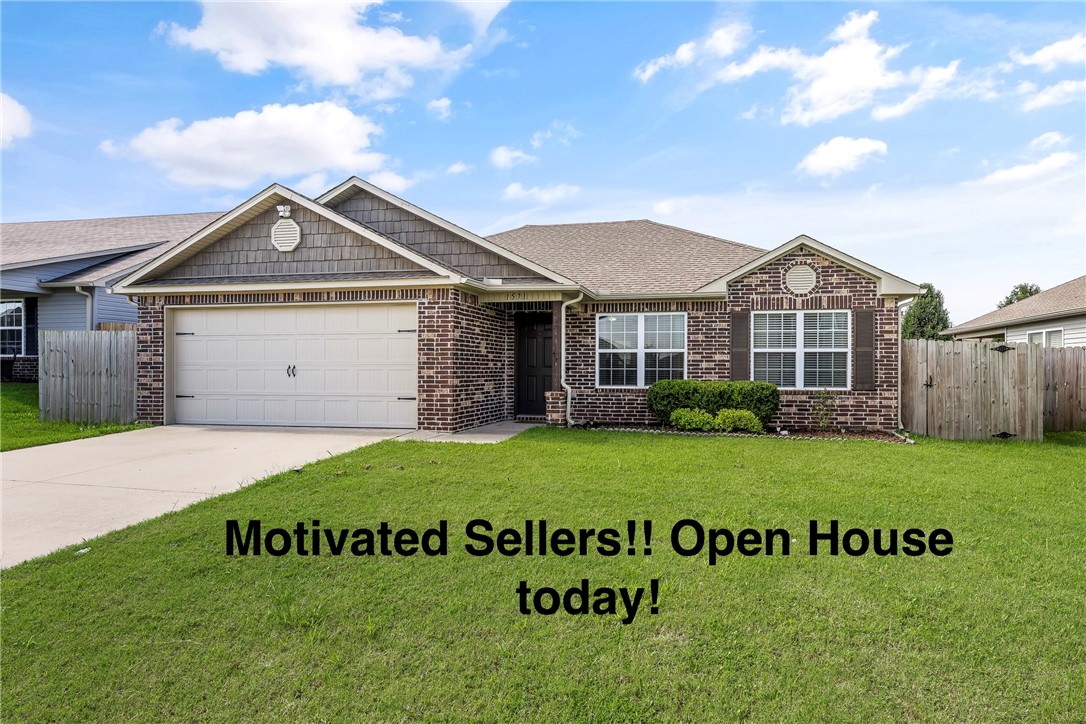 Very motivated seller!! Sellers are relocating. The washer/dryer, and refrigerator convey!! This almost new home is move in ready!
Many upgrades!! This home has smart features throughout, including smart plugs, a smart thermostat, Ring doorbell and cameras, and upgraded ceiling fans. Additional enhancements include an attic ladder for easy storage access, a kitchen exhaust fan with custom cover, and a freshly painted garage.
Enjoy the outdoors with nearby access to a neighborhood park, dog park, and scenic walking trailsāall within walking distance.
**With Homestead credit taxes will be 2,599.37.