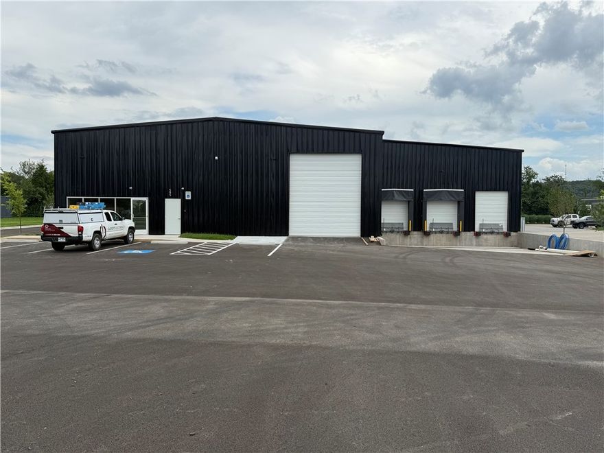 New Commercial Warehouse in Springdale off Huntsville Ave. This Space is 11,700 sqft, has three 8x10
loading docks with dock seals and levelers. One larger Drive-in Door 14x16. I-1 Zoning for light industrial. Single Phase Power. 20' Clear height, 22' Peak Height.