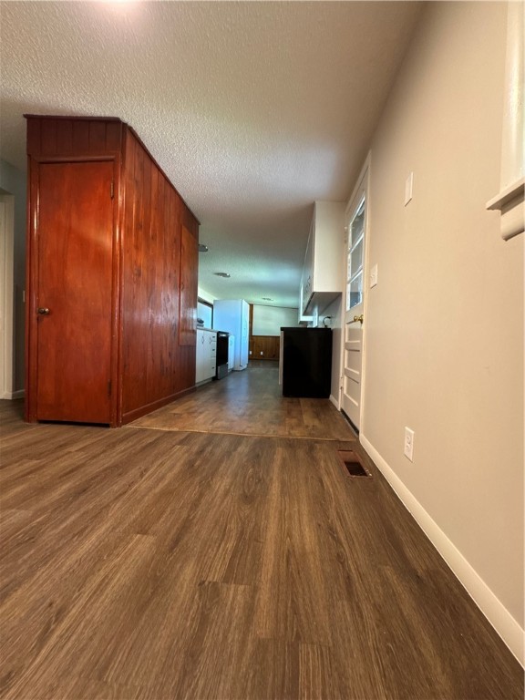 This newly remodeled residence, featuring four bedrooms and 1.5 baths, offers a comfortable and inviting living space. The property includes two spacious living rooms and is equipped with a brand-new stove, dishwasher, and a refrigerator, ready for immediate occupancy.
Its prime location provides convenient access to restaurants, shopping centers, healthcare facilities, and schools. We believe this home offers an exceptional opportunity for a desirable living experience. Additionally, there is a warehouse building approximately 35x24 onsite.