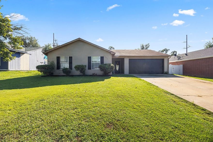 Charming home in the Willowbrook Subdivision! Wonderful floorplan boasts vaulted ceilings and living space flows seamlessly, making it perfect for both entertaining and everyday living. The layout is thoughtfully designed to maximize comfort for everyone. Beautifully updated with granite countertops, undermount sinks with new modern style fixtures, landscaping, brand new modern design garage door, removal of popcorn textured ceilings and installation of new shutters. Spacious bedrooms. Fully fenced backyard with open patio provides the perfect space for little ones to play. Centrally located near shopping, dining, entertainment with convenient access to I-49. Moments away from Pinnacle Hills Promenade, Rogers High School, Blossom Head Trailhead and the Twin Creek Golf Course. Must see this one today!