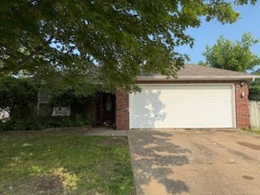 SOLD AS IS. New HVAC 2024. New water heater 2022. Granite countertops. Washer/Dryer included. This home is right off highway 102. Less than five miles to Bentonville square. Quick commute to I-49. Home is agent owned.