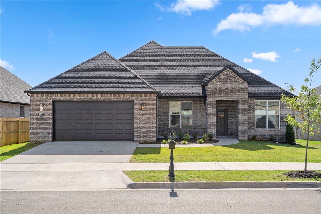 The picturesque Princeton 3 plan in Hughmount, located in Fayetteville, Arkansas! The Princeton 3 plan has 2209 Square feet with 3 bedrooms, 2 baths, and a flex space/study. These brand-new homes boast 4-sided brick. Upon entering, you will find a spacious living area featuring a gas fireplace with a poplar mantle. The kitchen will have 42-inch cabinets, lovely appliances and quartz countertops and tile backsplash. The Primary bedroom has a fabulous en suite, dual sinks, with a walk-in shower with tiled walls and a soaking tub! LVP throughout! These homes feature LED lighting throughout, and a high efficiency AC with programmable Wi-Fi thermostat. Come find your dream home today! Taxes and Parcel TBD. Garage Door Opener!
INTERIOR FEATURES
