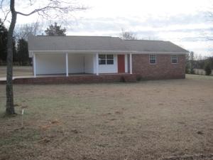 Extremely maintained 3 bd/2 ba home with a 1.29 acre lot. Beautiful view of the hills! Square footage taken from tax records.