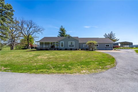 Photo of 19611 W Nokes Farm Road, Siloam Springs, AR 72761 (MLS # 1342694)