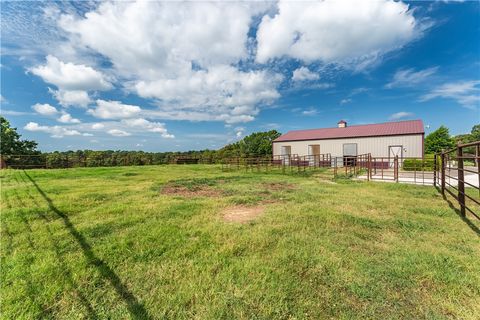 Single Family Residence in Fayetteville AR 14443 Ua Beef Farm Road 39.jpg