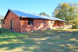 Check out this Great Home on 15 Fenced Acres just south of Branson ,and a short drive to Harrison. Wildlife abound on this property which also has a nice large pond stocked with fish for your enjoyment !!! This Home offers a Great Deck overlooking the Beautiful Ozarks . You will love the seclusion yet being close town. This Spacious Home offers a great open floor plan, a great kitchen with a large gas range ,and large dining room!!! This home also offers a Huge Master Suite . This is truly a must see if you are looking for that quiet home in the country.