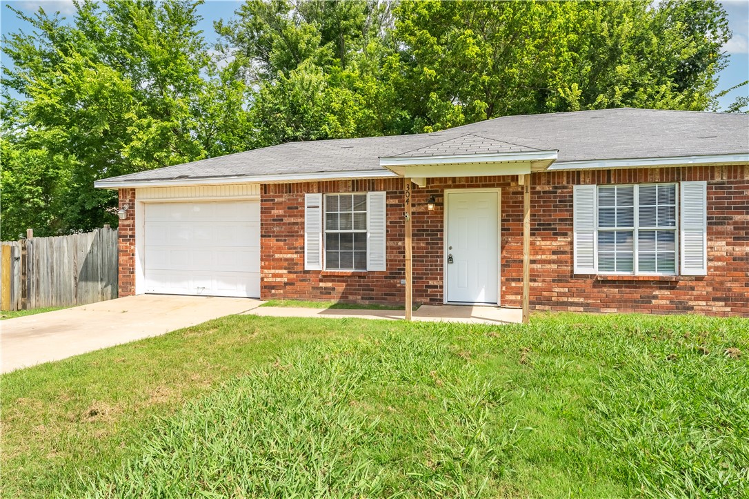 Three bedroom two bath duplex unit for lease in Prairie Grove. This unit has been remodeled with fresh paint, new vinyl flooring, new blinds, and a one car garage.