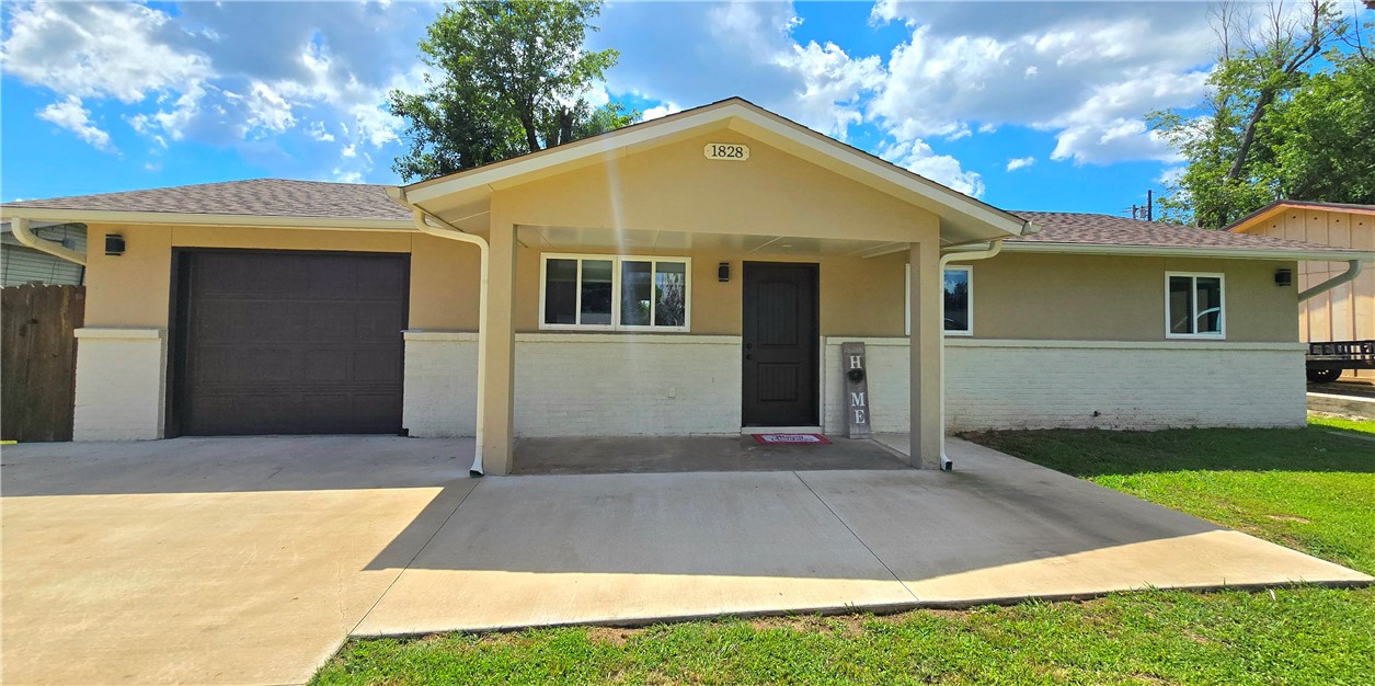 Photo 1 of 18 — 1828 S Beth Drive, Rogers, AR 72758
