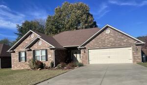 Family friendly well-maintained home in one of Russellville's loveliest neighborhoods on the edge of town! large living room (apprx 18'x18') with hardwood floors. The kitchen and dining area are the perfect setting for entertaining and spending family time! Great main bedroom suite with a large walk-in closet, whirlpool tub, and walk in shower! Bedrooms 2 and 3 re both good sized (12.6x11.5 and 13.6x11.6) there is a bonus room perfect for office or hobbies (almost 10x11) so very versatile. Outside you'll find a large privacy fenced yard with a tree perfect for playtime or just relaxing with friends!