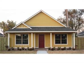 Beautiful home in the Highpoint Subdivision, Features include 3 bedrooms, 2 full baths, Granite countertops, Custom cabinets, Travertine backsplash, Hardwoods, Deck, Landscaped