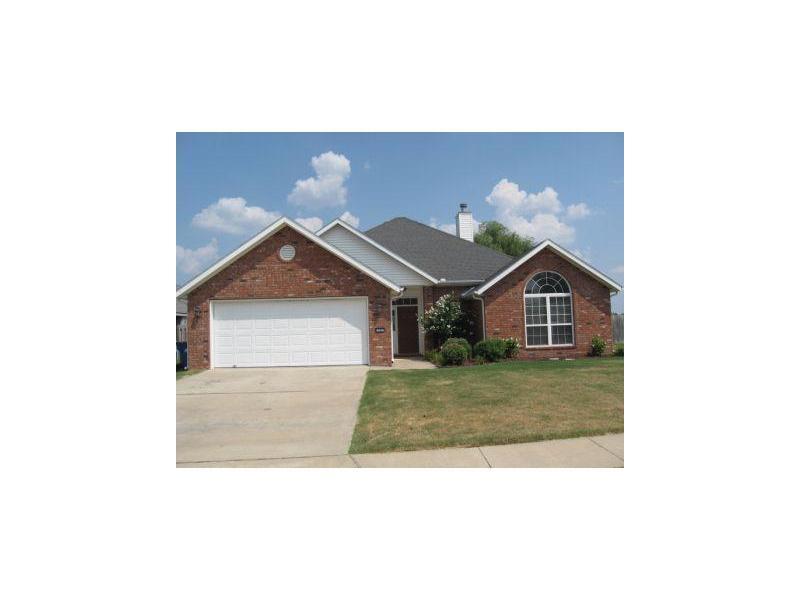 LOCATION! LOCATION! LOCATION! THIS BEAUTIFUL, WELL MAINTAINED HOME IS JUST MINUTES FROM THE WAL-MART HOME OFFICE. THE HOME SITS ON A CORNER LOT AND FEATURES A SPLIT FLOOR PLAN WITH A LARGE LIVING SPACE WITH HARD WOOD FLOORING, NICE SIZED KITCHEN AND A WOO