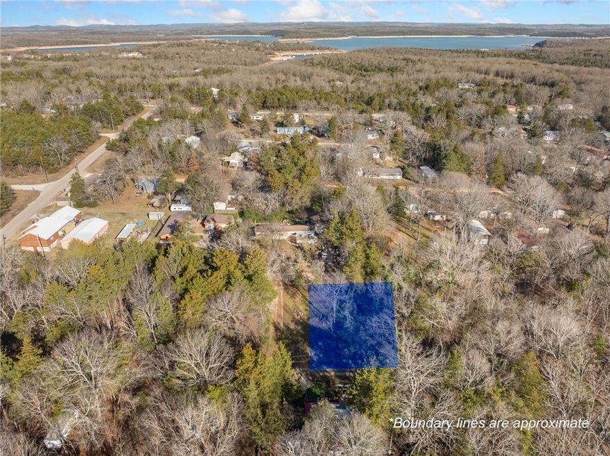 Lots located on a dirt road in Diamond City, conveniently situated near the golf course and Bull Shoals Lake. Offers a great opportunity for building or investment in a quiet setting. Buyer to verify utilities and building requirements.