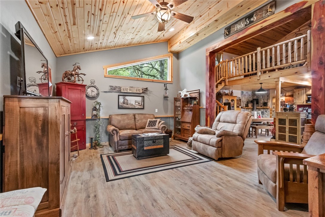 Photo 4 of 35 of 9363 Larue Road house