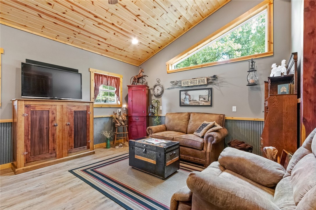Photo 5 of 35 of 9363 Larue Road house