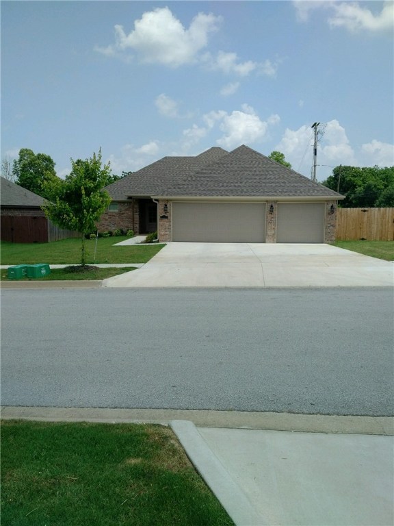 Nice all brick home in Southeast Fayetteville. Home features 3 bedrooms, 2 bathrooms, split floor plan, wood floors in living room complete with gas log fireplace, SS appliances. Jacuzzi tub with separate shower in master bathroom. Granite countertops, covered back patio, fenced year, & 3 car garage.