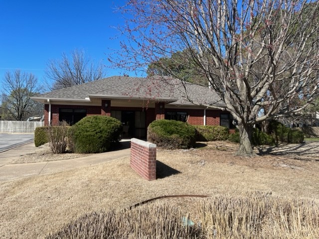 Brick office building in West End Office Park in Springdale. Private office building with plenty of parking. 6 private offices, Large conference room, reception area. 2 ADA restrooms, break area.
New Paint and flooring to be put in asap.