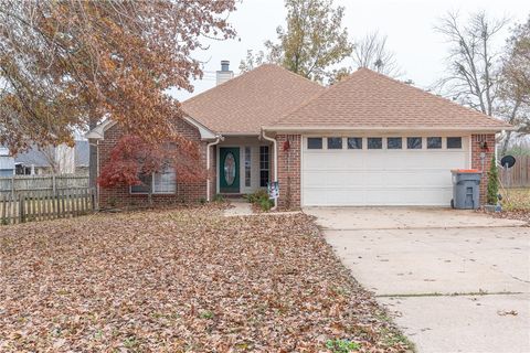 Photo of 2213 Aspen Terrace, Greenwood, AR 72936 (MLS # 1330454)