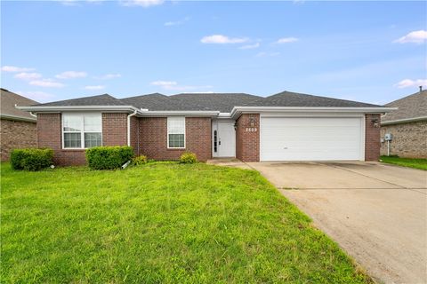 Photo of 3509 SW Carriageway Avenue, Bentonville, AR 72712 (MLS # 1330853)