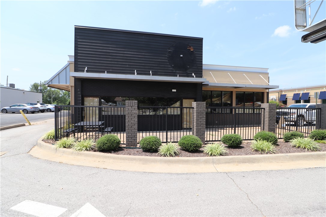 3,032+/- Sq Ft restaurant right on College Ave in Fayetteville, AR. 2 drive thru windows. 2 restrooms, manager office, cooler and freezer.