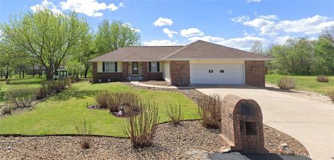 Photo of 10 Dunipace Drive, Bella Vista, AR 72715 (MLS # 1336207)