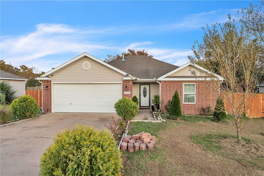 This 3 bedroom, two full bathrooms house , located in a great, easy access neighborhood is perfect for first time home buyers, and or investors. Huge backyard offers you the opportunity to be creative, and  extra garden space for all you wish to plant .