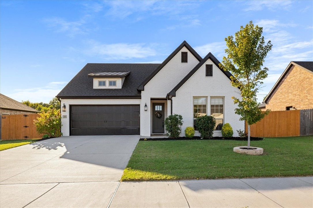 Golden hour views, a private patio with a fireplace, and Mount Hebron Park just steps away. This one-owner, 3-bedroom, 2-bath home offers 1,864 square feet of beautifully designed living space.
This Allenās Mill gem captures the perfect West Rogers lifestyle.