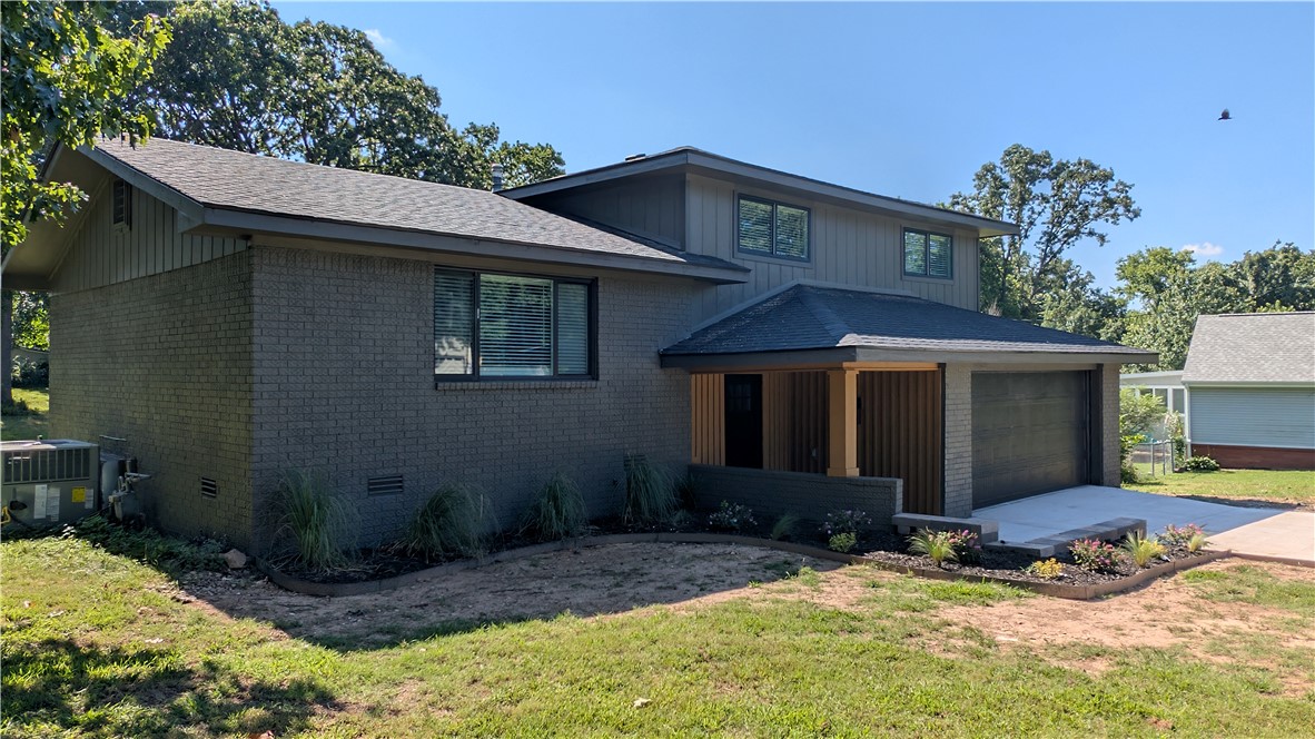 Photo 1 of 22 — 68 N Woodridge Road, Rogers, AR 72756
