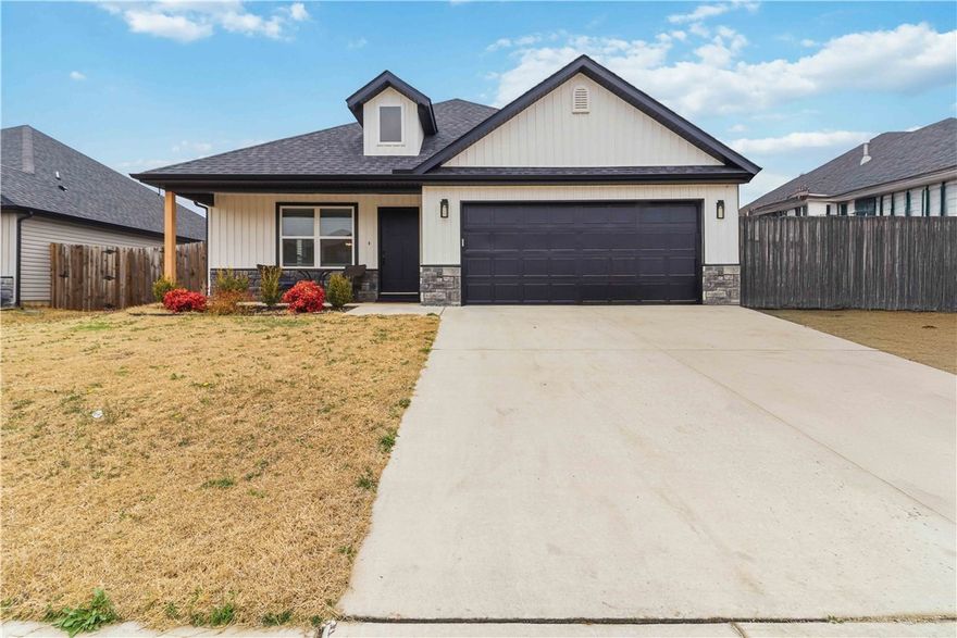 This well-maintained 2022-built home offers an unbeatable LOCATION just minutes from BENTONVILLE WEST HIGH SCHOOL. The open-concept layout is enhanced by a stunning CATHEDRAL CEILING, creating a bright and spacious living area that feels both inviting and modern.
Designed with both comfort and functionality in mind, the home features quality finishes throughout and has been well maintained making it truly move-in ready. Its prime location near schools, major employers, and all that Bentonville has to offer adds to its strong appeal.
Whether you’re searching for a primary residence or a smart investment opportunity, this property checks all the boxes with its desirable location, modern design, and excellent condition.