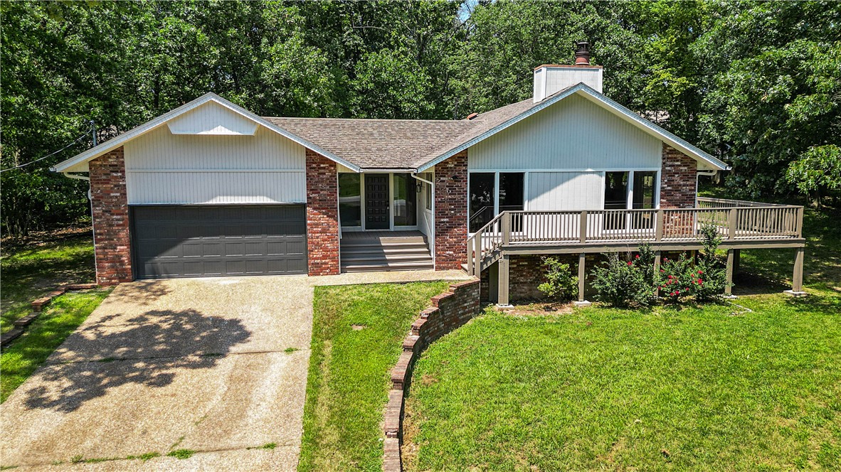 Fully Remodeled Gem Near Metfield Golf & NWA Trails is waiting for you!
Step inside this beautifully updated home just minutes from Metfield Golf Complex and Northwest Arkansasās world-class mountain bike trails. Every detail shinesāfrom the sleek LVP flooring and granite countertops to brand-new cabinets, lighting fixtures, carpet, and more. Step out the front door to relax on the deck or enjoy the private backyard. Even more, hop on I-49 for a quick trip to downtown Bentonville and Walmart HQ. Whether youāre looking for a fantastic short-term rental opportunity or a perfect place to call your own, this home checks all the boxes.
Donāt miss outāexplore the virtual tour or schedule your private showing today!
