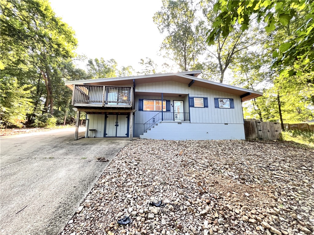 Welcome to your new home in beautiful Bella Vista, Arkansas! Located on a peaceful street, this property offers a comfortable living space with great access to outdoor recreation and community amenities. Quick access to Lake Avalon and Bella Vista Country Club