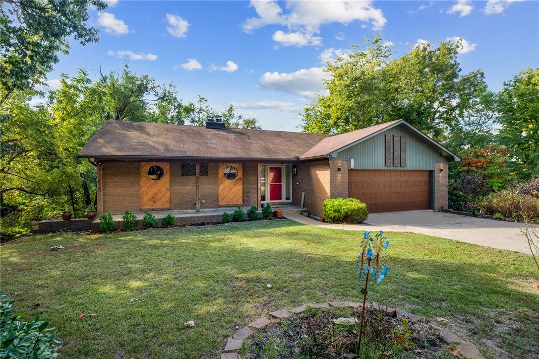 205 W Lakeview Drive