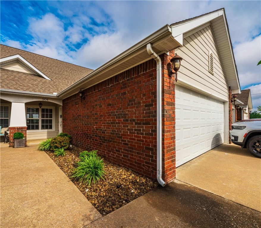 It doesn't get more central than this—right in the heart of Rogers with quick access to I-49 in just five minutes. Restaurants, shops, and everyday needs are all close by. This 4-bedroom, 2-bath home has a practical layout and plenty of space, inside and out. Whether you're planning to settle in or looking for a solid investment, it's ready for what's next.
