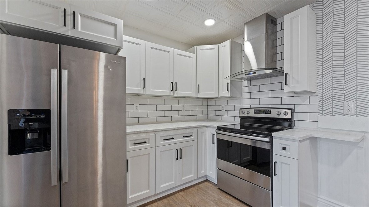 Townhouse Tct 3 A/K/A Drake Court Bvv - Residential