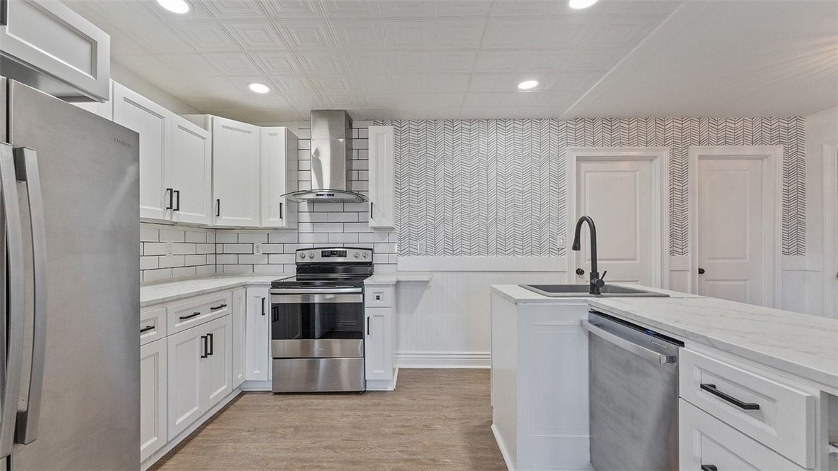 Townhouse Tct 3 A/K/A Drake Court Bvv - Residential