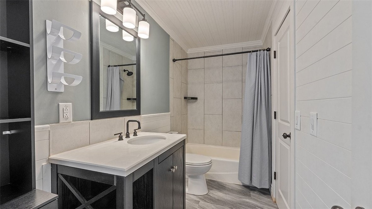 Townhouse Tct 3 A/K/A Drake Court Bvv - Residential