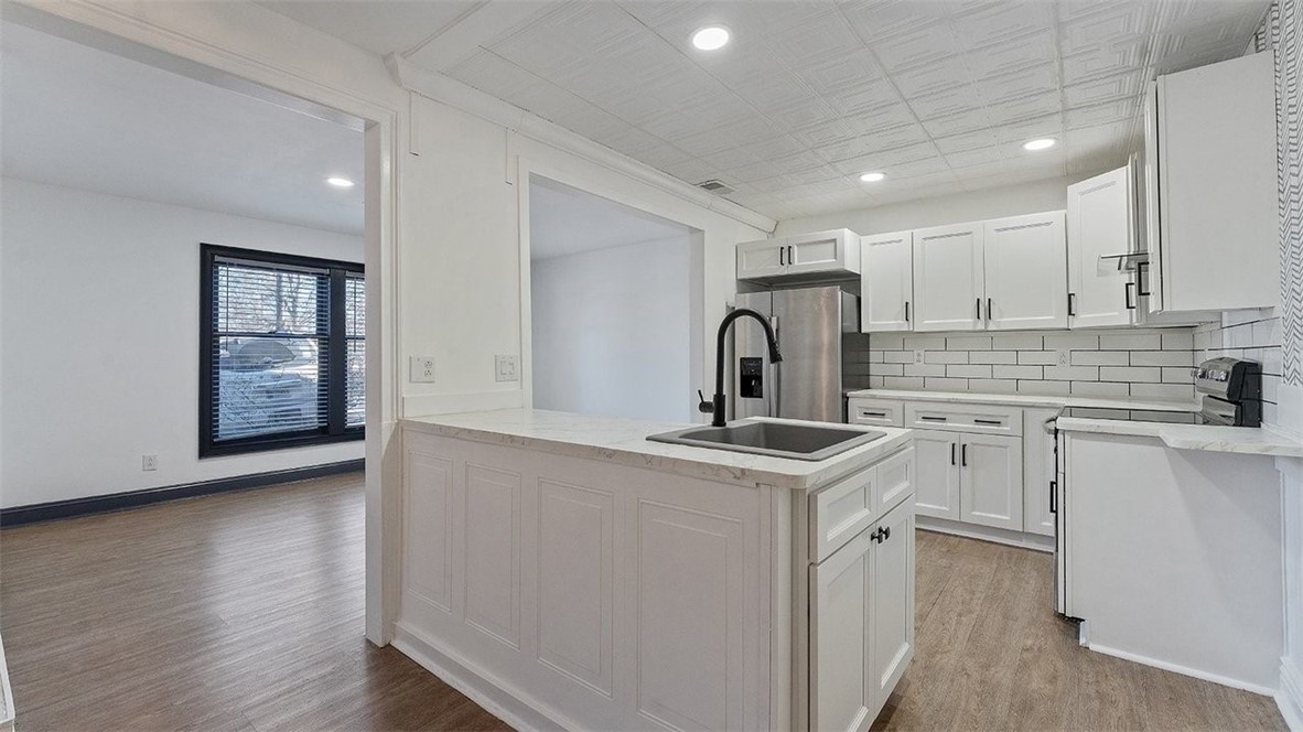 Townhouse Tct 3 A/K/A Drake Court Bvv - Residential