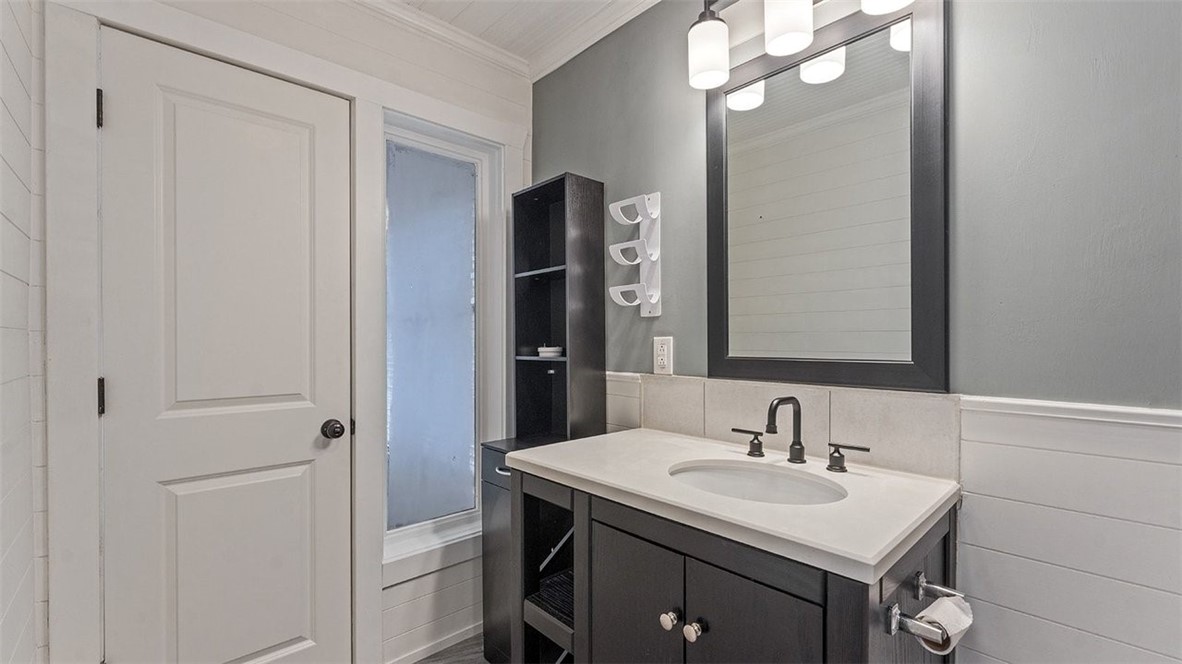 Townhouse Tct 3 A/K/A Drake Court Bvv - Residential