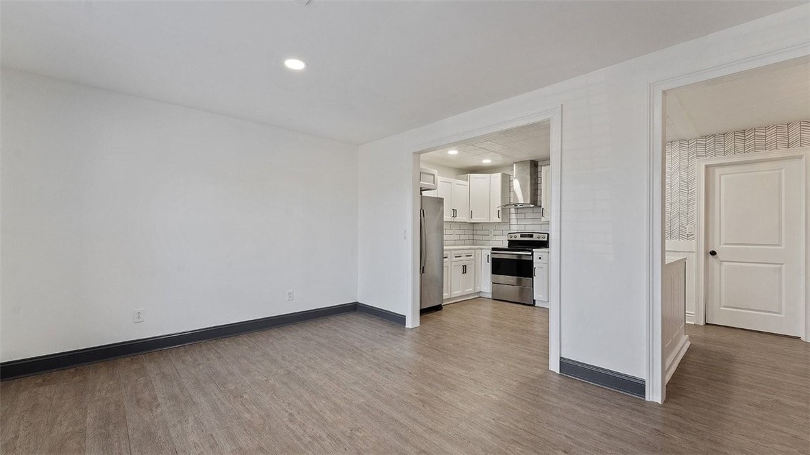 Townhouse Tct 3 A/K/A Drake Court Bvv - Residential